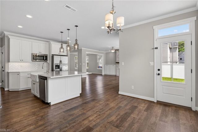 709 Renee LN, Chesapeake, VA 23322