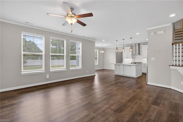 709 Renee LN, Chesapeake, VA 23322