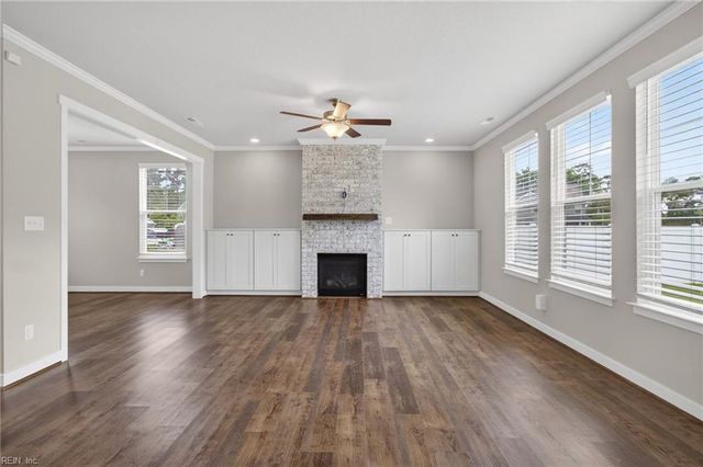 709 Renee LN, Chesapeake, VA 23322