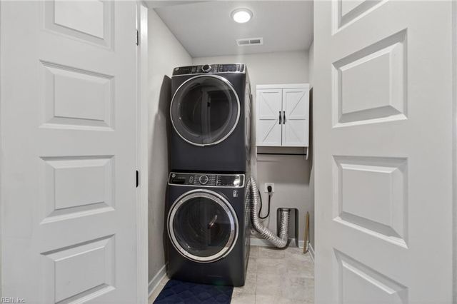 709 Renee LN, Chesapeake, VA 23322