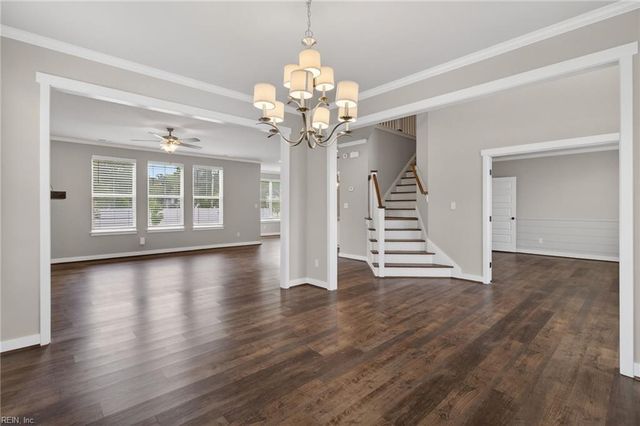 709 Renee LN, Chesapeake, VA 23322