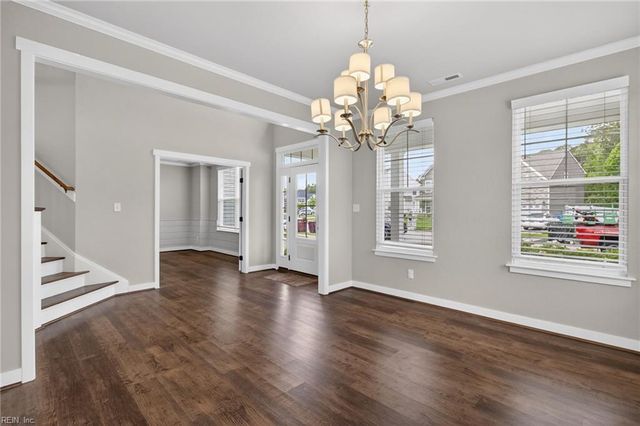 709 Renee LN, Chesapeake, VA 23322