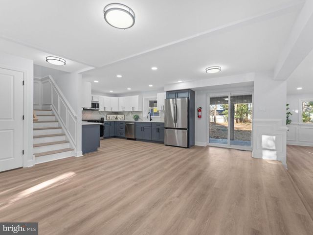 407 CHESTNUT ST, Delran, NJ 08075