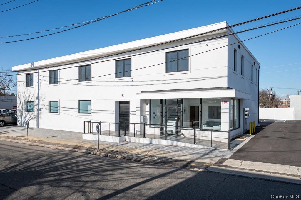 25 Willowdale Avenue 2ND FLOOR, Port Washington, NY 11050 — exterior