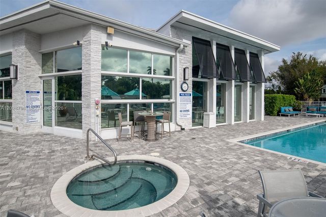 2900 NE 12th Ter 14, Oakland Park, FL 33334