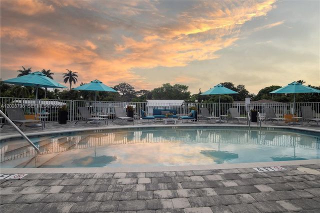 2900 NE 12th Ter 14, Oakland Park, FL 33334
