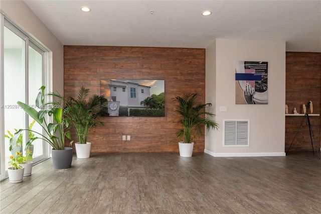 2900 NE 12th Ter 14, Oakland Park, FL 33334