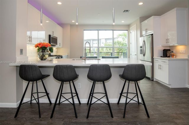2900 NE 12th Ter 14, Oakland Park, FL 33334