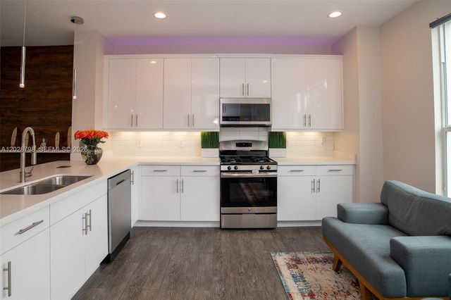 2900 NE 12th Ter 14, Oakland Park, FL 33334