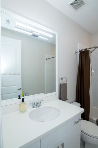 2900 NE 12th Ter 14, Oakland Park, FL 33334