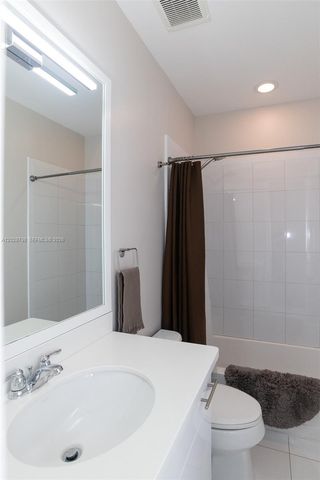 2900 NE 12th Ter 14, Oakland Park, FL 33334