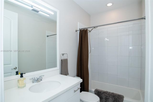 2900 NE 12th Ter 14, Oakland Park, FL 33334