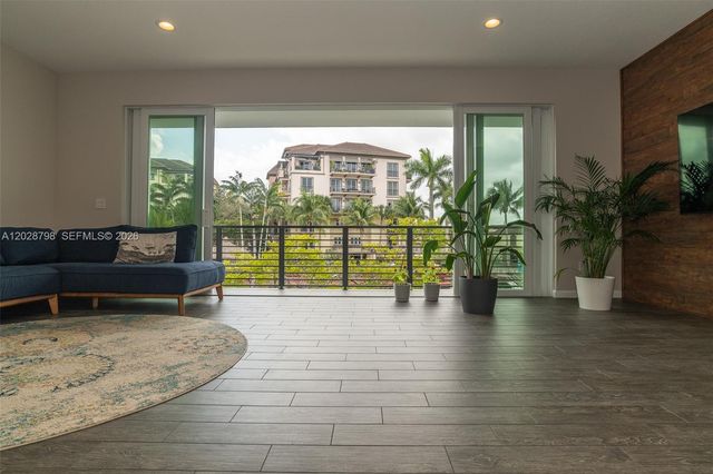 2900 NE 12th Ter 14, Oakland Park, FL 33334