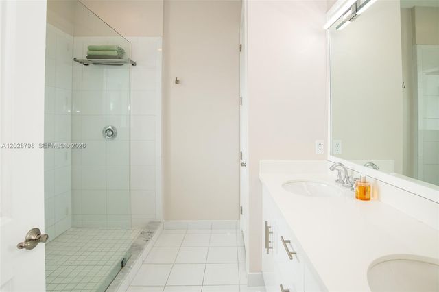2900 NE 12th Ter 14, Oakland Park, FL 33334