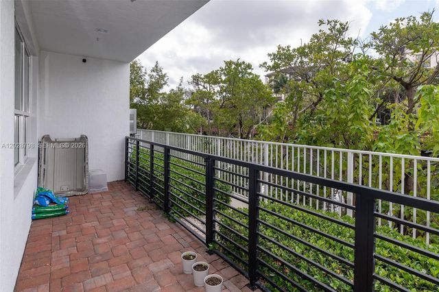 2900 NE 12th Ter 14, Oakland Park, FL 33334