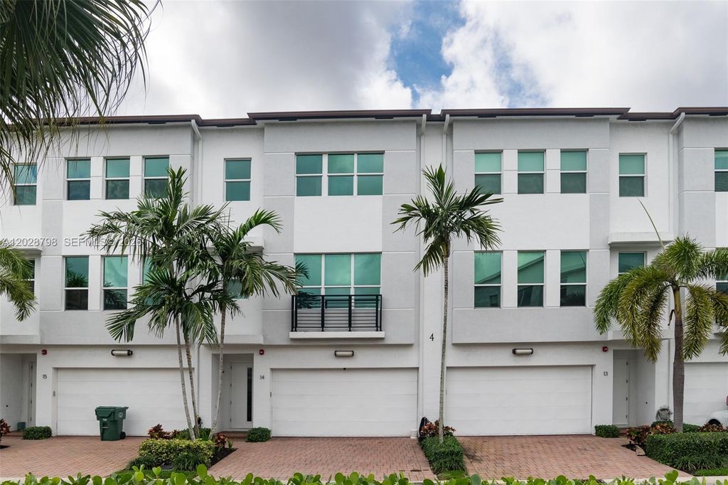 2900 NE 12th Ter 14, Oakland Park, FL 33334