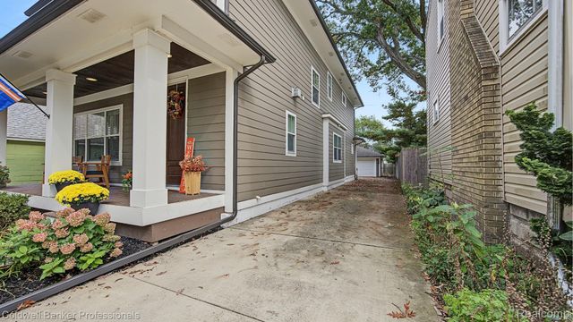 518 Curry Avenue, Royal Oak, MI 48067
