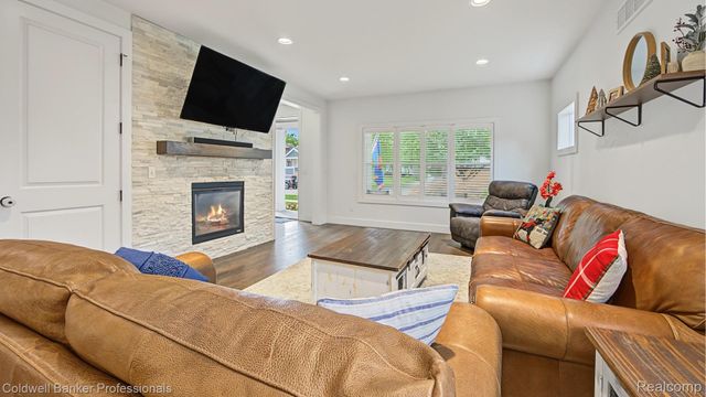 518 Curry Avenue, Royal Oak, MI 48067