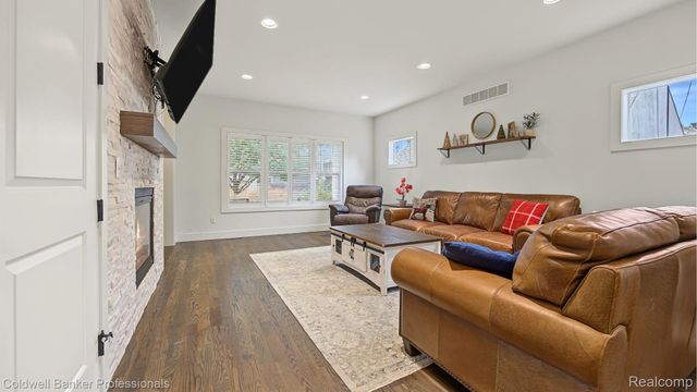 518 Curry Avenue, Royal Oak, MI 48067