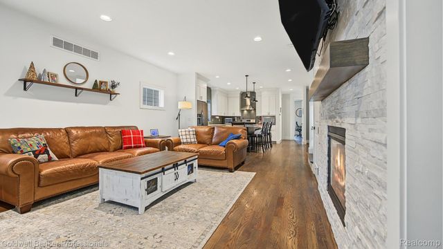 518 Curry Avenue, Royal Oak, MI 48067