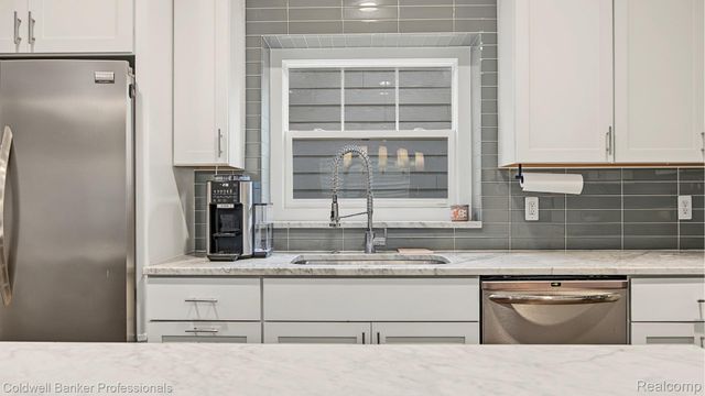 518 Curry Avenue, Royal Oak, MI 48067