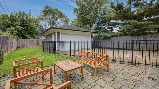 518 Curry Avenue, Royal Oak, MI 48067