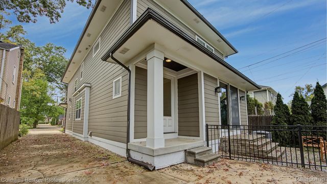 518 Curry Avenue, Royal Oak, MI 48067