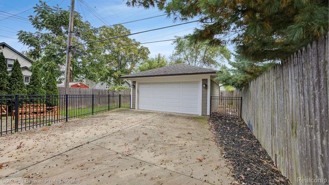 518 Curry Avenue, Royal Oak, MI 48067