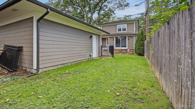 518 Curry Avenue, Royal Oak, MI 48067