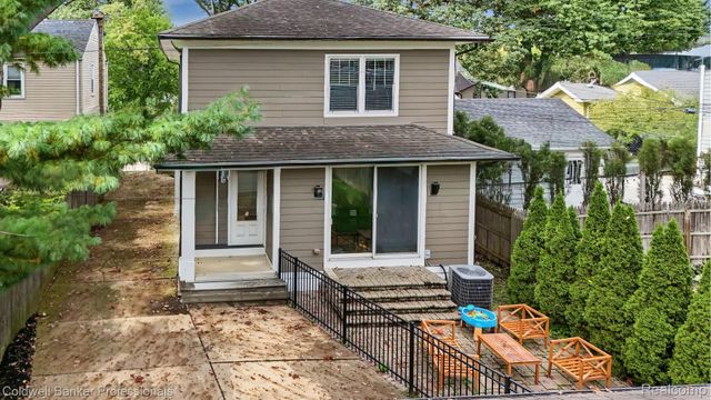518 Curry Avenue, Royal Oak, MI 48067