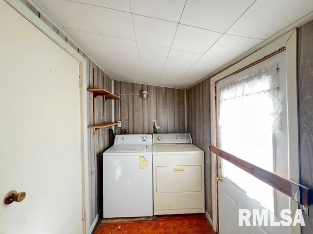 652 S HENDERSON Street, Galesburg, IL 61401