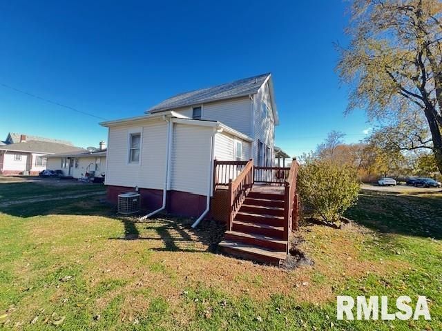 652 S HENDERSON Street, Galesburg, IL 61401