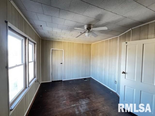 652 S HENDERSON Street, Galesburg, IL 61401