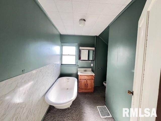 652 S HENDERSON Street, Galesburg, IL 61401