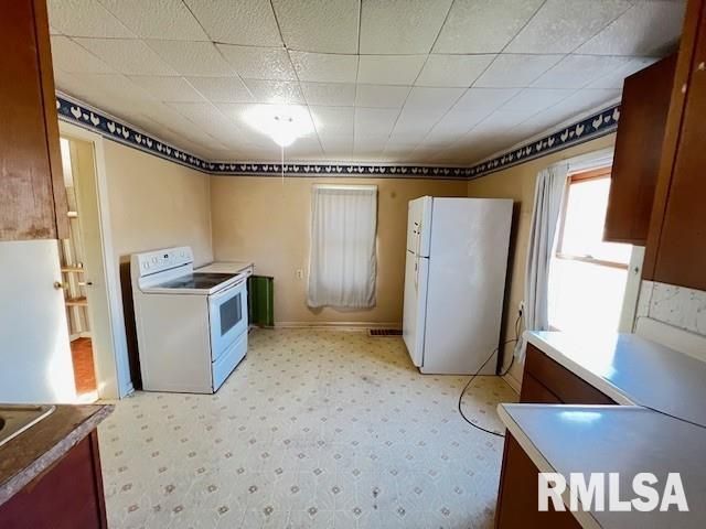 652 S HENDERSON Street, Galesburg, IL 61401