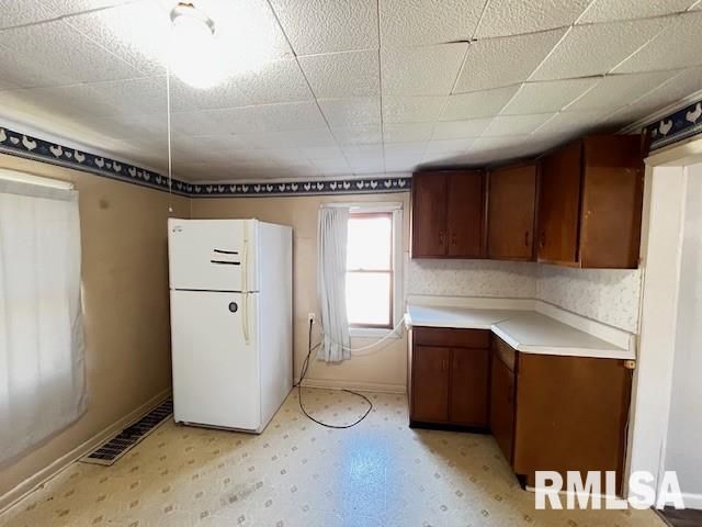 652 S HENDERSON Street, Galesburg, IL 61401