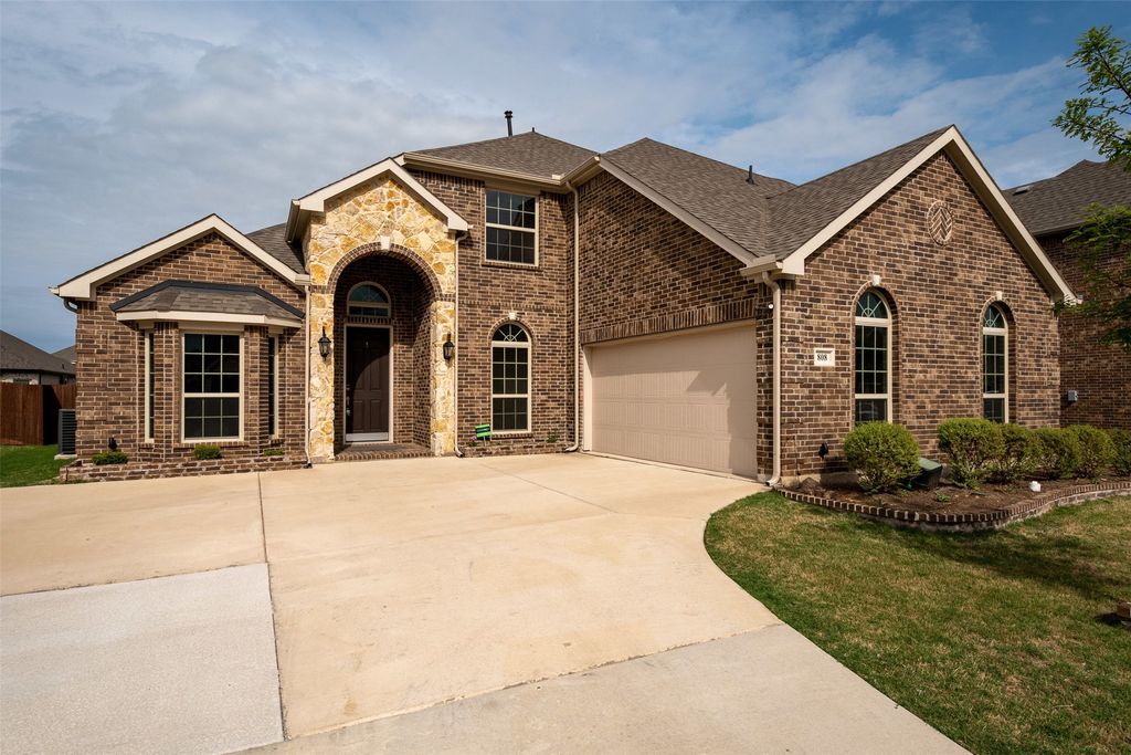 808 Hertfordshire Lane, Mansfield, TX 76063