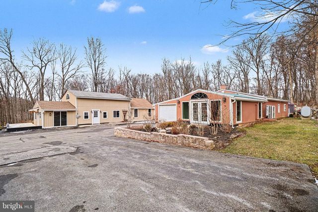 19717 FIVE FORKS RD, New Freedom, PA 17349