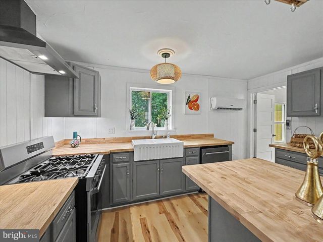 19717 FIVE FORKS RD, New Freedom, PA 17349