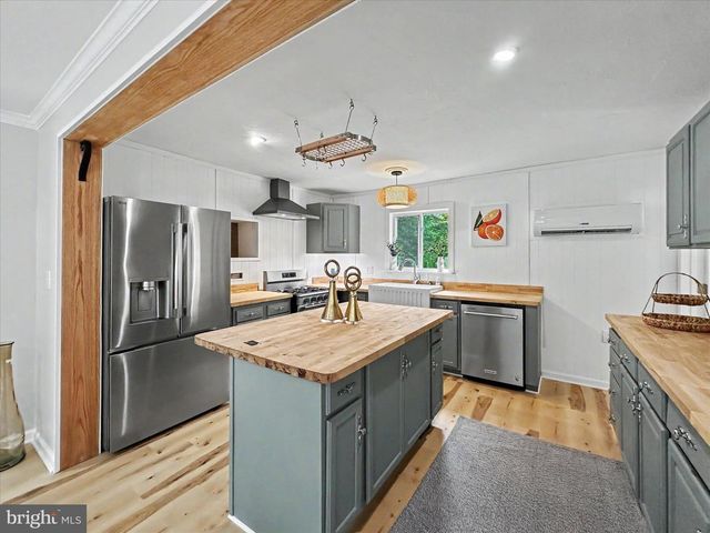 19717 FIVE FORKS RD, New Freedom, PA 17349