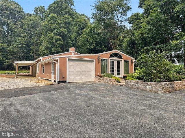 19717 FIVE FORKS RD, New Freedom, PA 17349