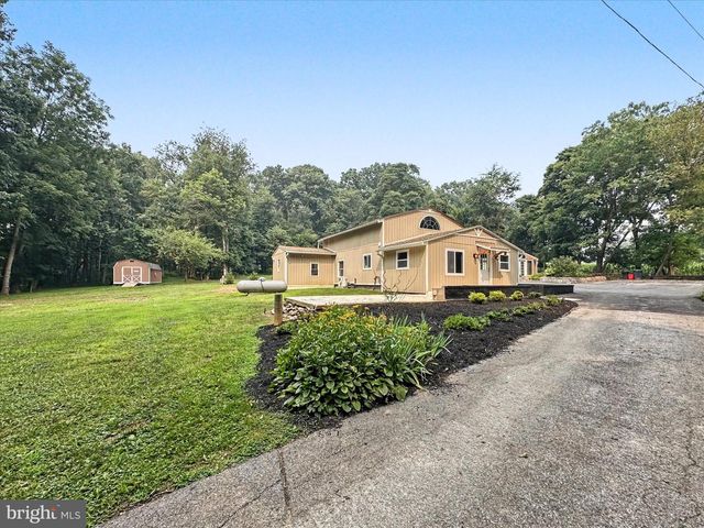 19717 FIVE FORKS RD, New Freedom, PA 17349