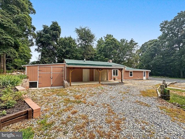 19717 FIVE FORKS RD, New Freedom, PA 17349
