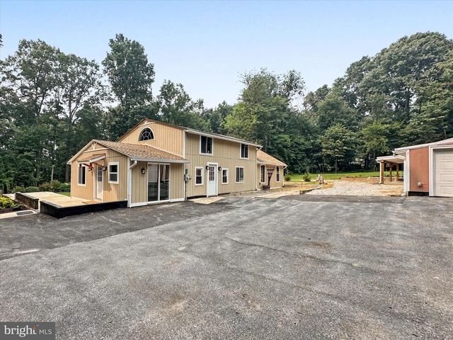 19717 FIVE FORKS RD, New Freedom, PA 17349