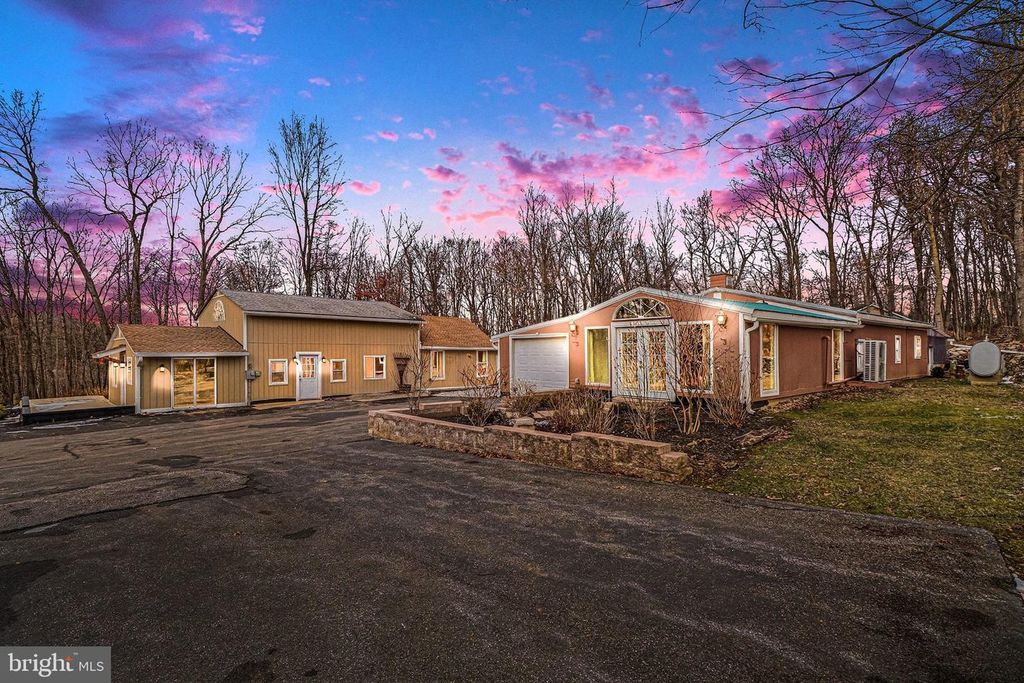 19717 FIVE FORKS RD, New Freedom, PA 17349