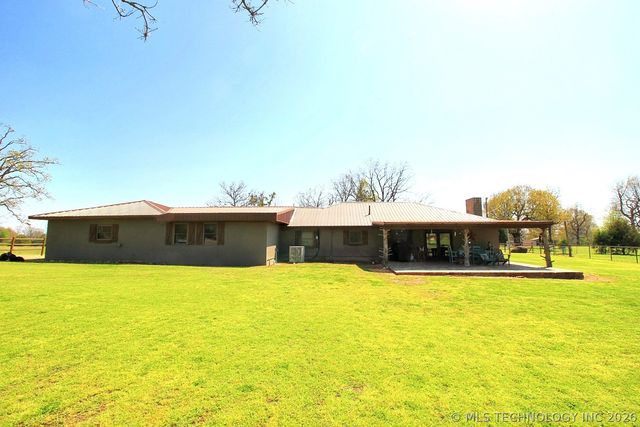 465501 E 800 Road, Stilwell, OK 74960