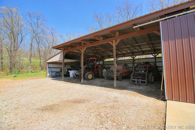 465501 E 800 Road, Stilwell, OK 74960