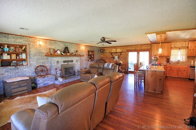 465501 E 800 Road, Stilwell, OK 74960