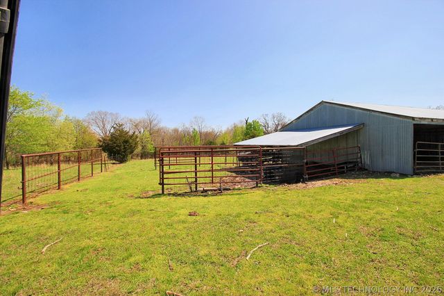 465501 E 800 Road, Stilwell, OK 74960