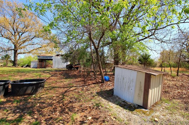 465501 E 800 Road, Stilwell, OK 74960